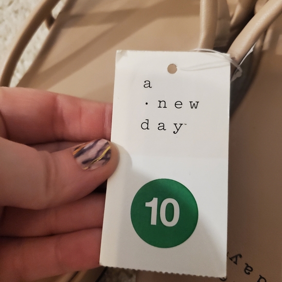 Slide in sandals - Picture 6 of 12